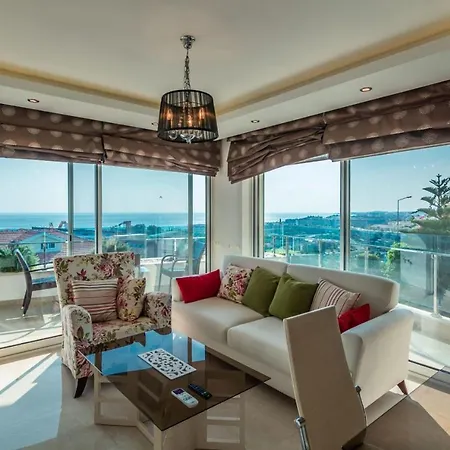 Pleasant Home With Shared Pools And Fantastic Sea View Near Beach In Alanya *