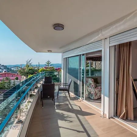 Pleasant Home With Shared Pools And Fantastic Sea View Near Beach In Alanya Apartmán Toslak